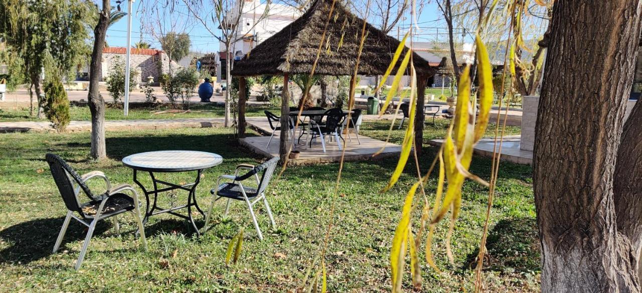 אזרו Le Vallon Vert - Club Equestre מראה חיצוני תמונה